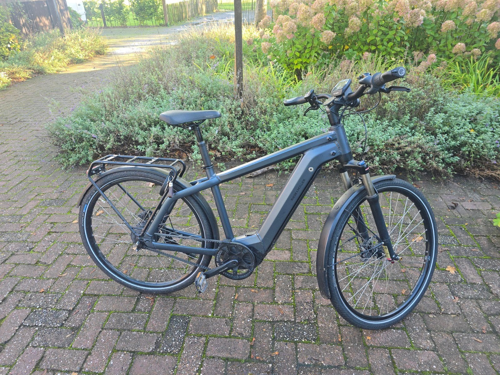 Riese & Müller Charger 2022 - Nieuw slot en achterband, Fietsen en Brommers, Zo goed als nieuw, 51 tot 55 cm, 50 km per accu of meer