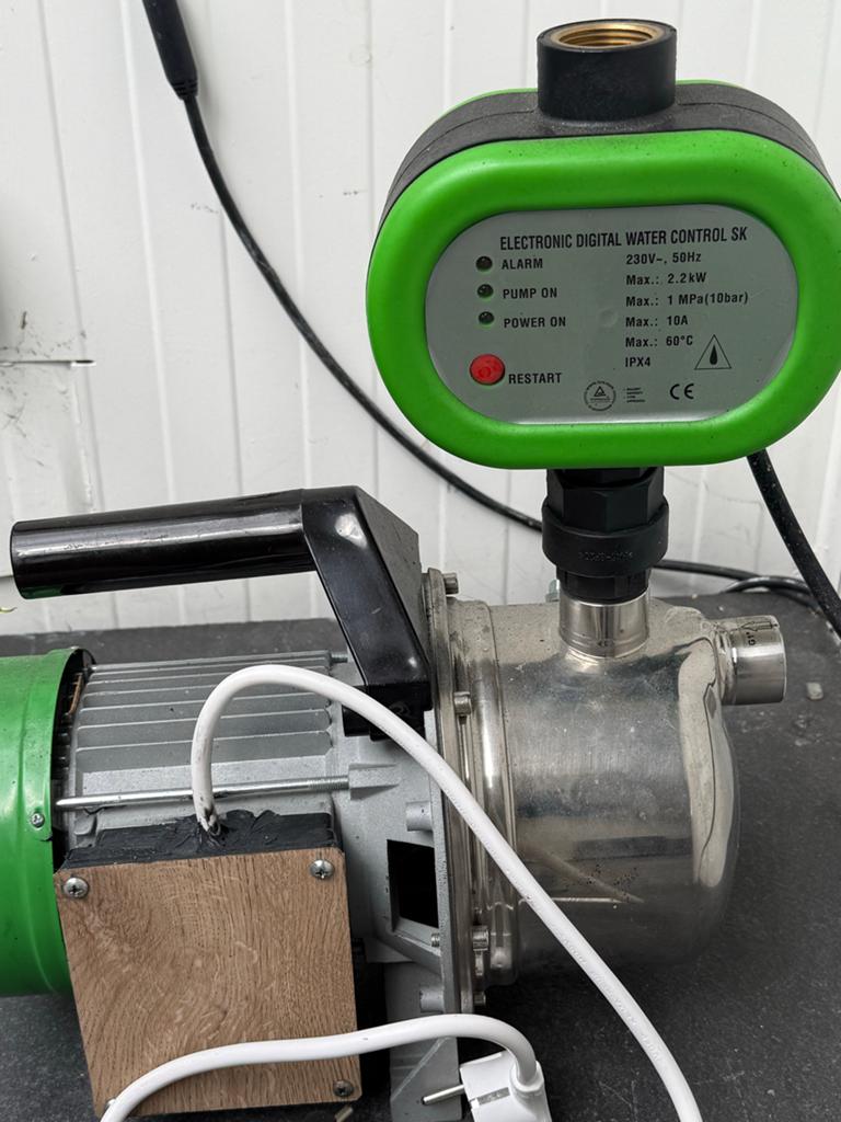 Hydrofoorpomp met digitale waterregeling, Tuin en Terras, Waterpompen, Ophalen of Verzenden, Gebruikt, Elektrisch, Hydrofoorpomp