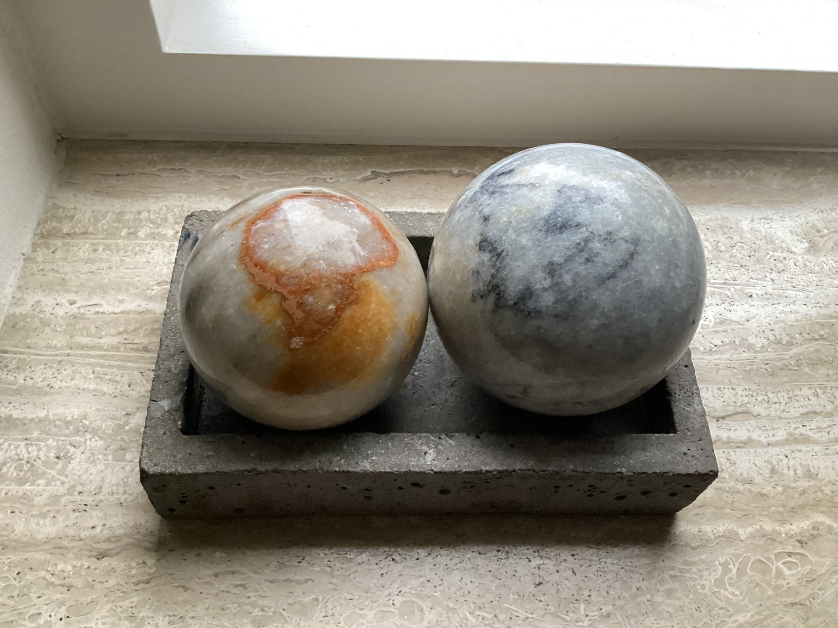 2 Marmeren bollen 7cm en 9cm / bol marmer grijs tinten, Ophalen, Zo goed als nieuw, Natuurlijk materiaal