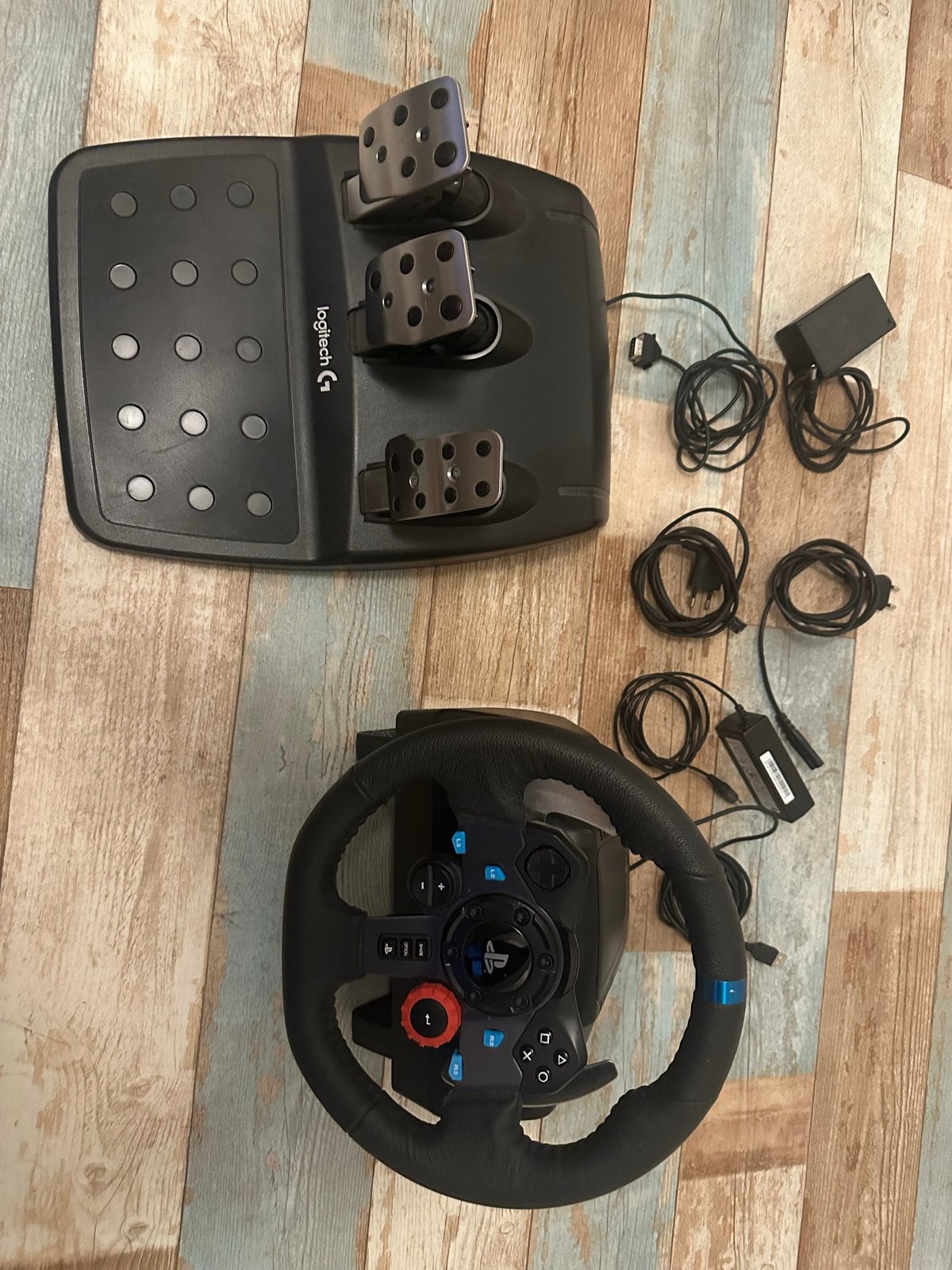 Logitech G29 Driving Force Racing Wheel + Pedalen, Spelcomputers en Games, Ophalen, Zo goed als nieuw, Stuur of Pedalen, PlayStation 4