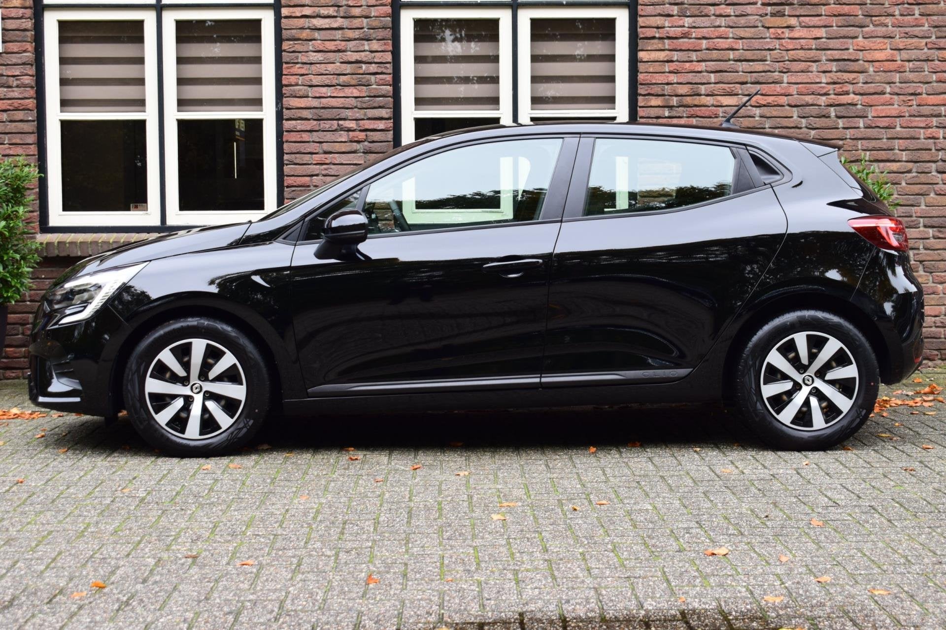 Renault Clio 1.0 TCe 90PK Equilibre PDC | Cruise control, Auto's, Renault, Voorwielaandrijving, 1063 kg, Gebruikt, 580 kg