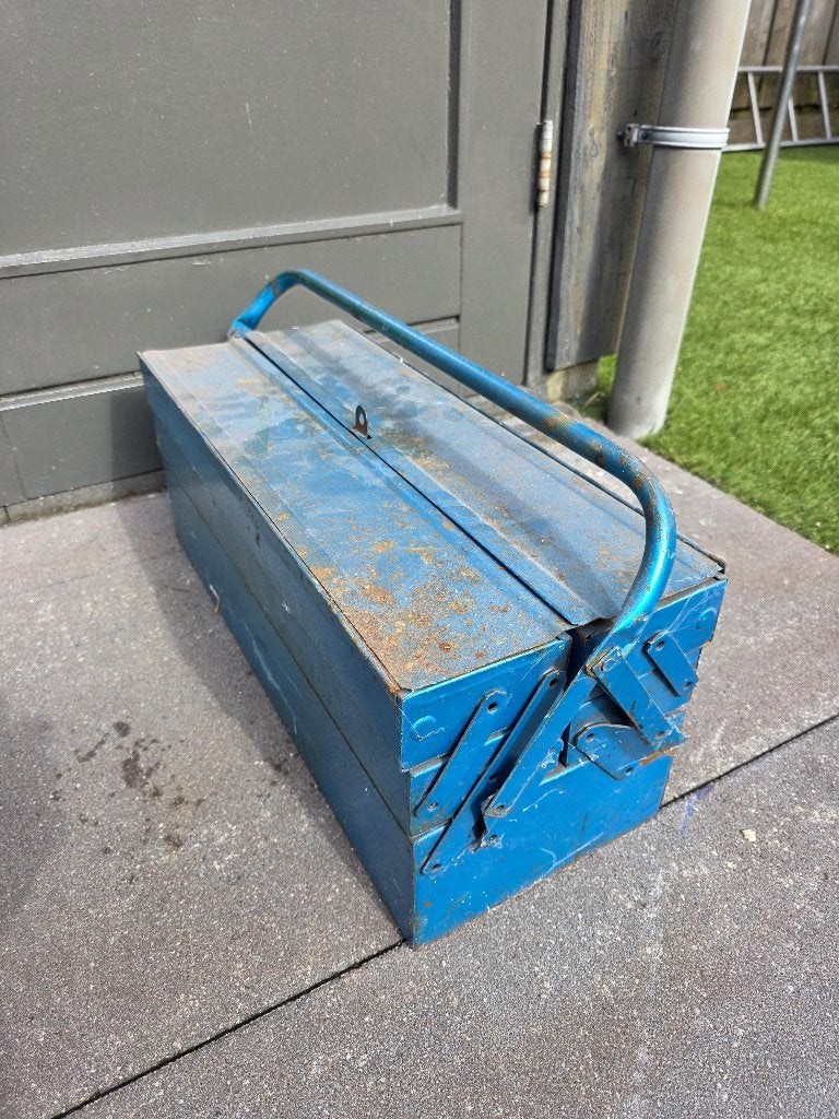 Foto 5 van Vintage blauwe gereedschapskist gevuld met handgereedschap