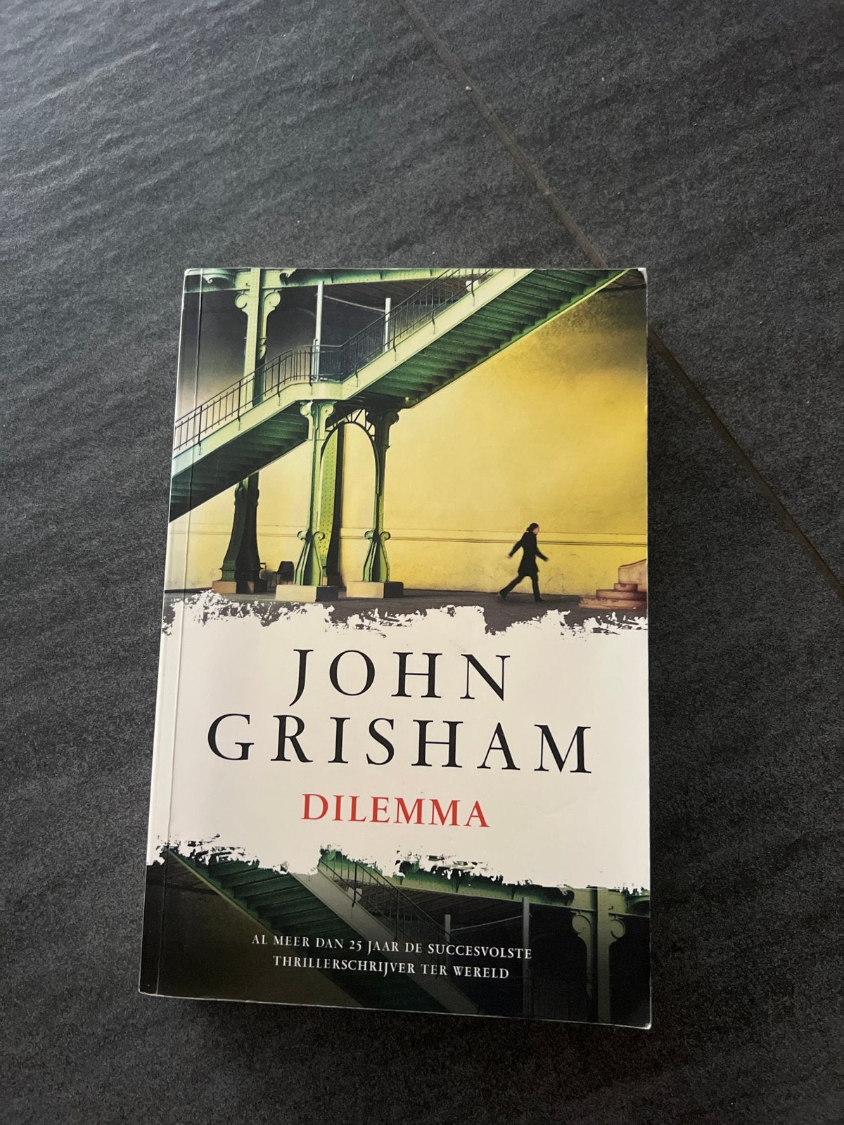 John Grisham - Dilemma (Thriller), Ophalen of Verzenden, Zo goed als nieuw