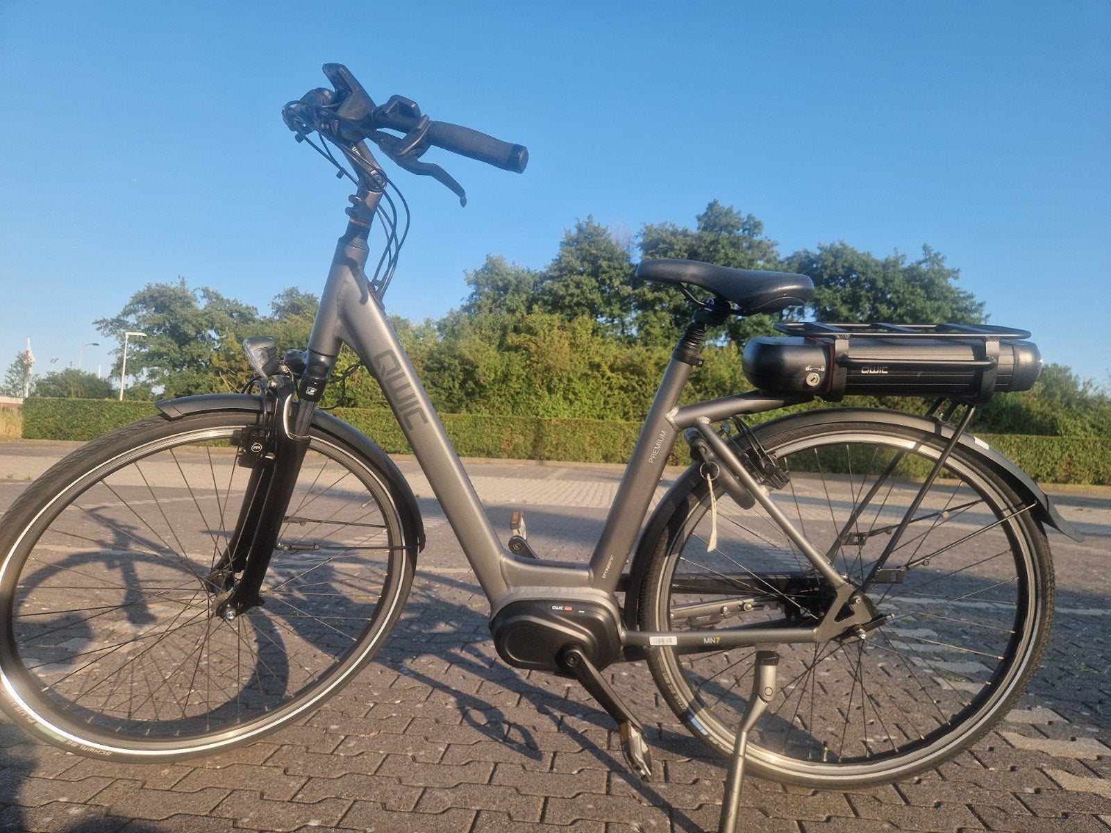 ELEKTRISCHE FIETS QWIC PREMIUM (BAFANG MIDDEN MOTOR), Ophalen, Zo goed als nieuw, Minder dan 10 versnellingen, Overige merken
