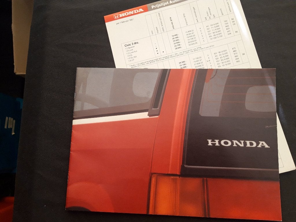 folder Honda '87 programma - Nederlands € 3,99, Ophalen of Verzenden, Zo goed als nieuw, Honda