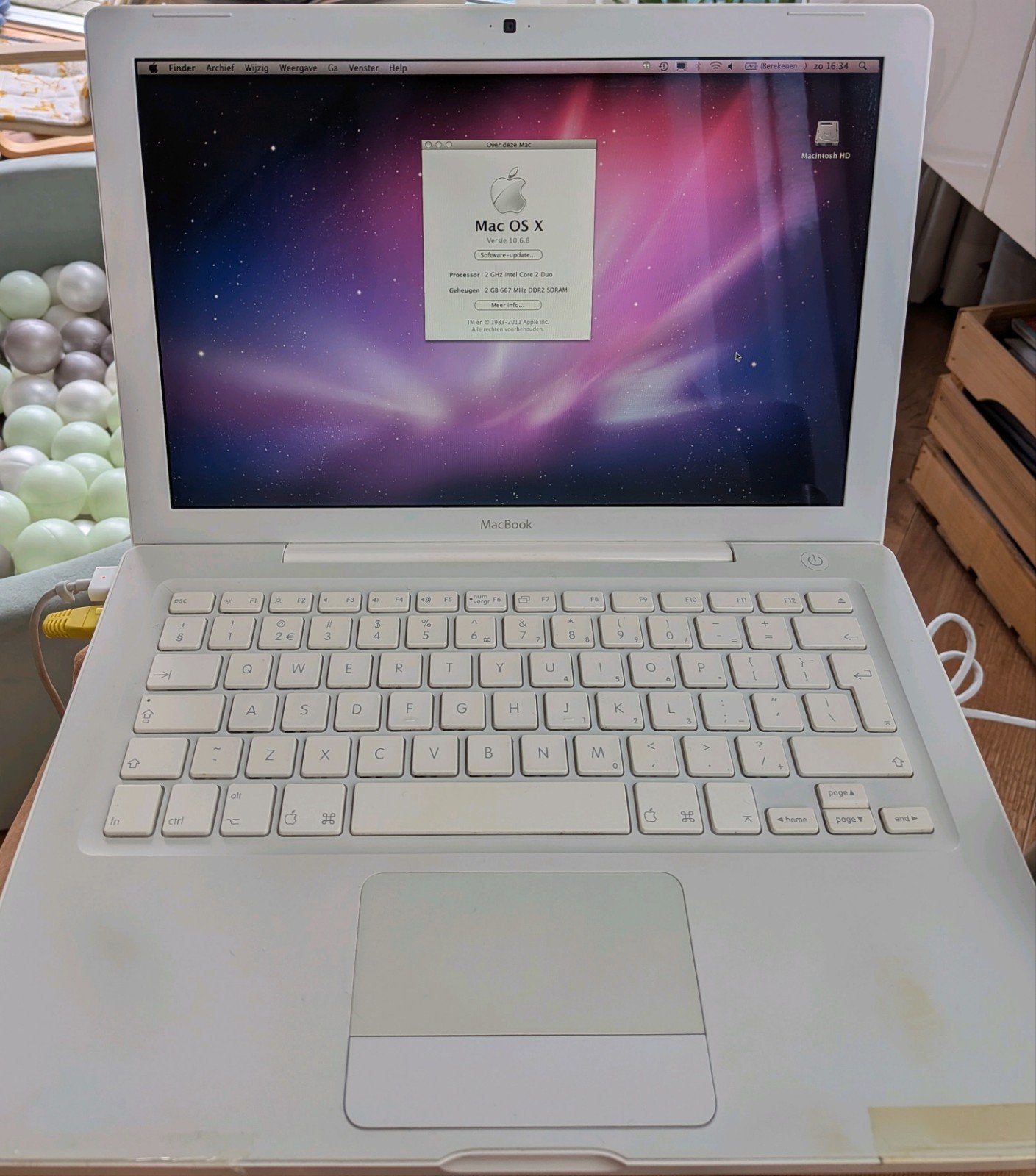 Retro Apple MacBook (wit, 2007 model), Computers en Software, Apple Macbooks, Ophalen, Gebruikt, Qwerty, 13 inch