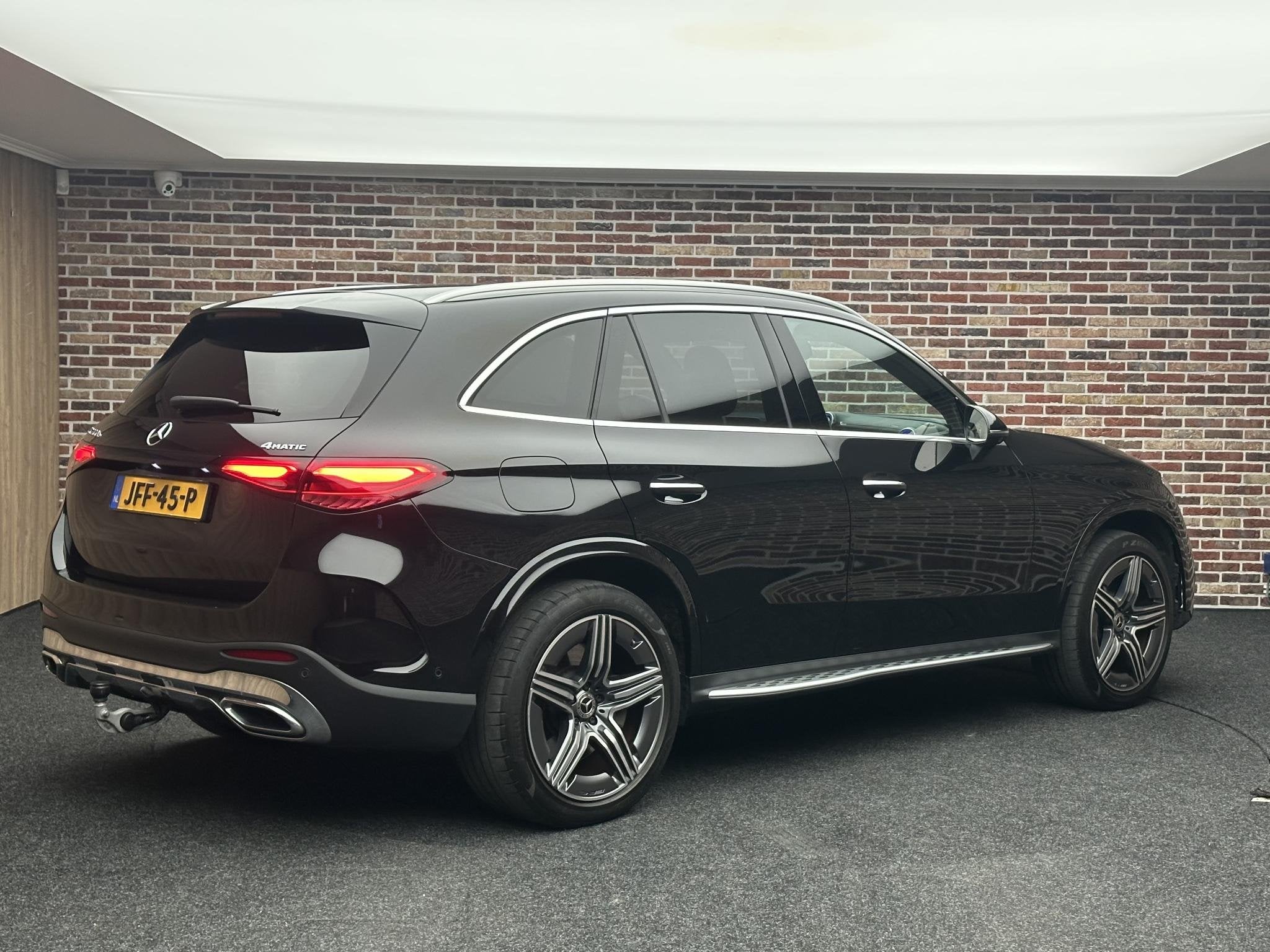 Mercedes-Benz GLC-klasse 300e 4MATIC AMG Line AIRMATIC BURME, Auto's, Automaat, Gebruikt, Euro 6, 4 cilinders