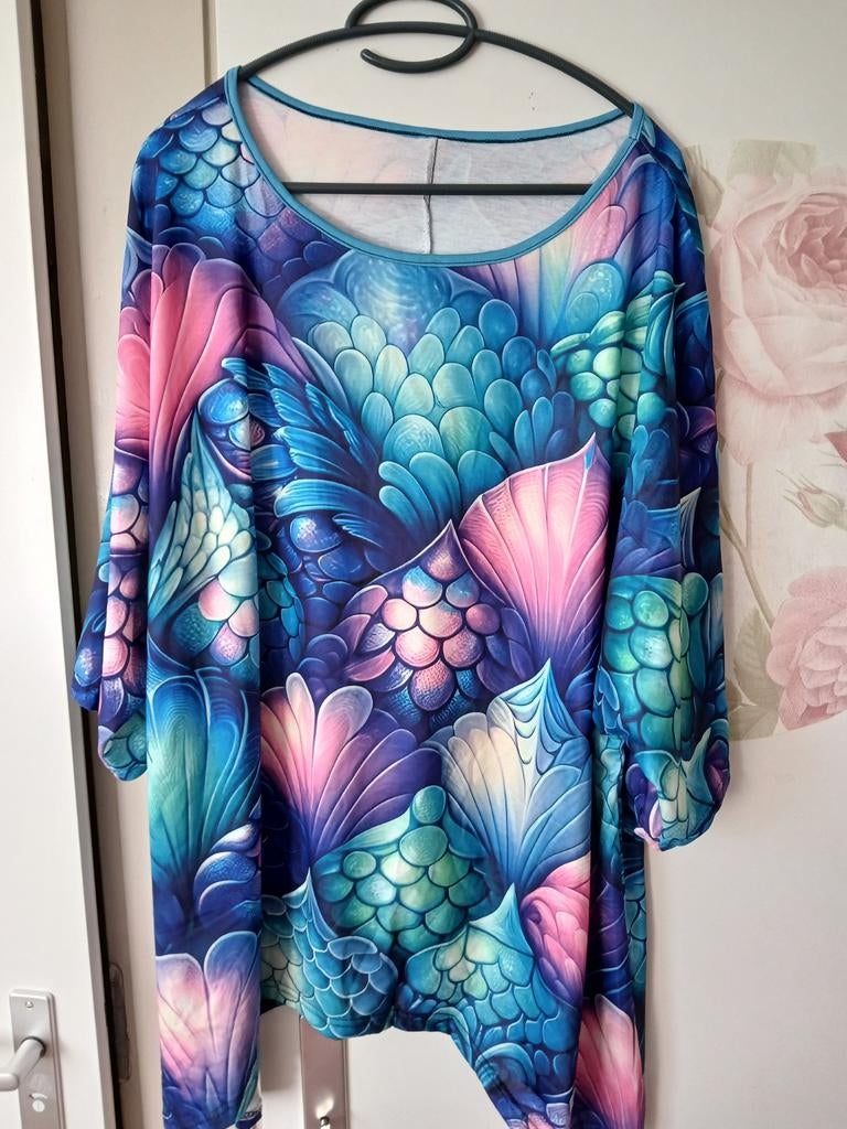 Kleurrijke top met zeemeermin schubben print, maat 52/54, Overige kleuren, Maat 46/48 (XL) of groter, Nieuw, Ophalen of Verzenden