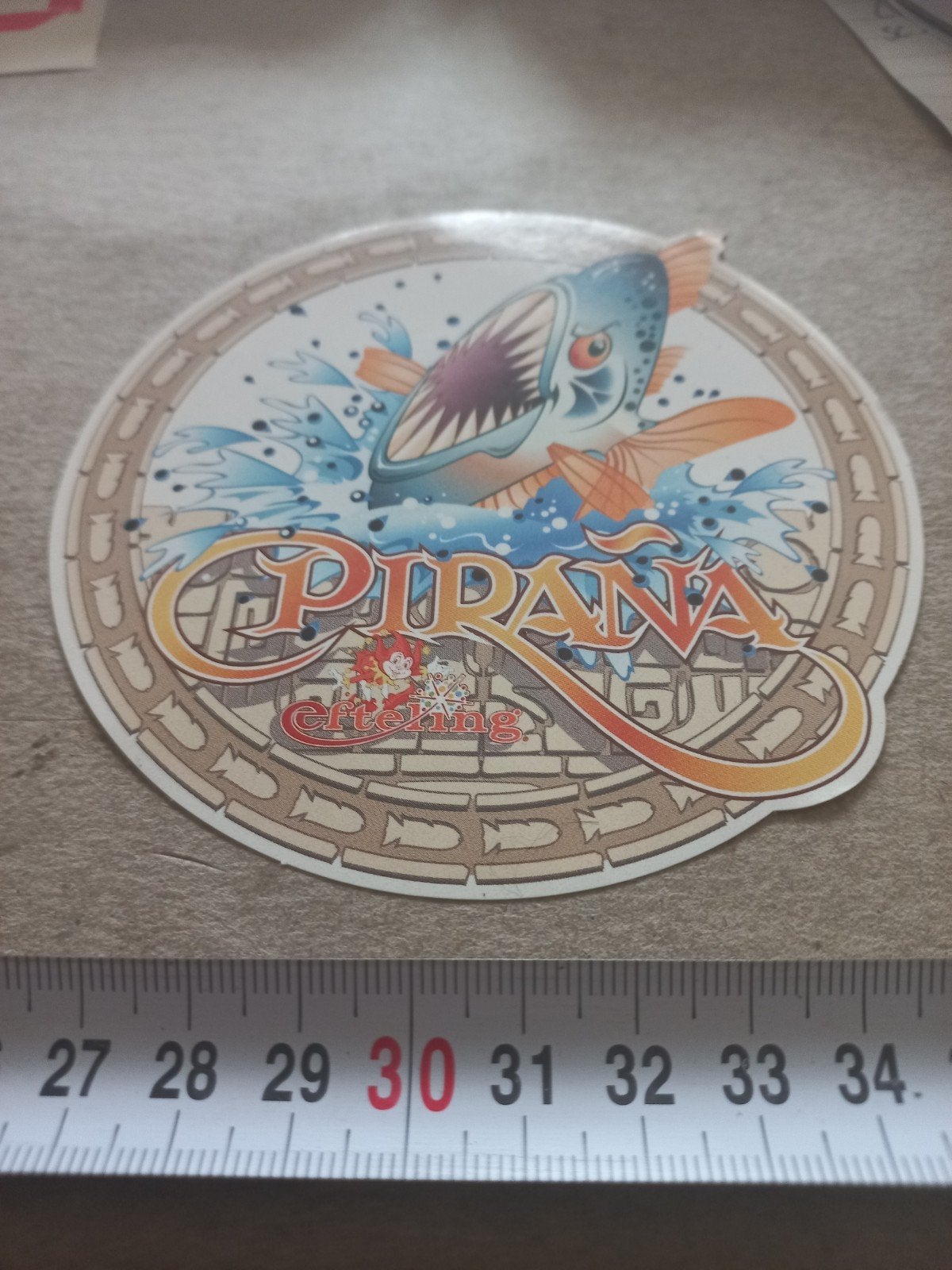 Efteling Piranha Sticker - Zeldzaam Verzamelobject, Ophalen of Verzenden, Gebruikt, Overige typen