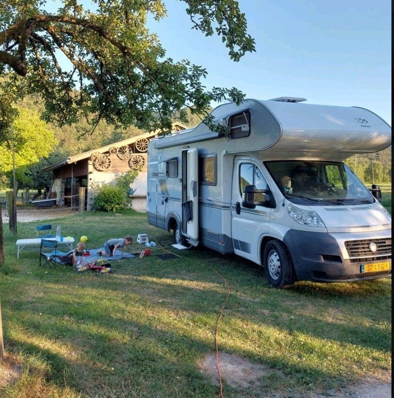 Knaus 700 DKG alkoof - een jaar lang ons huis in Europa, Caravans en Kamperen, Campers, Alkoof, Ringverwarming, Fiat, Particulier