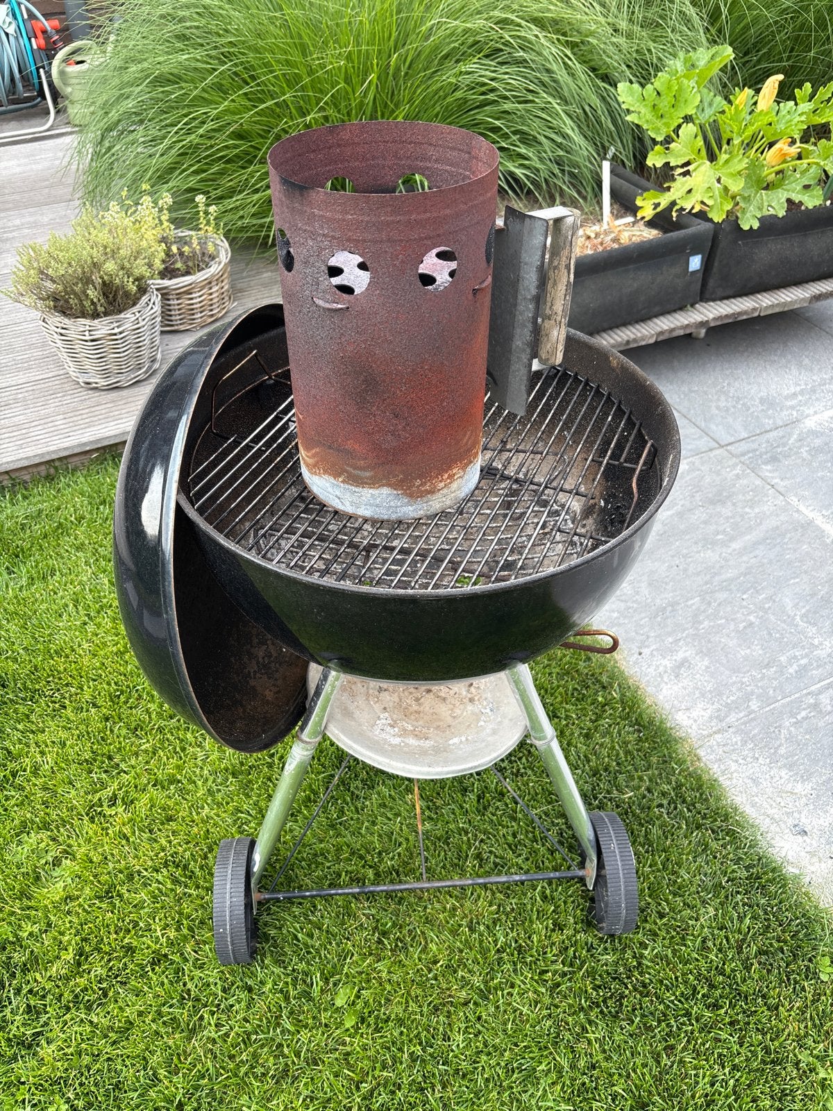 Gebruikte Weber Barbecue met Brikettenstarter, Ophalen, Gebruikt