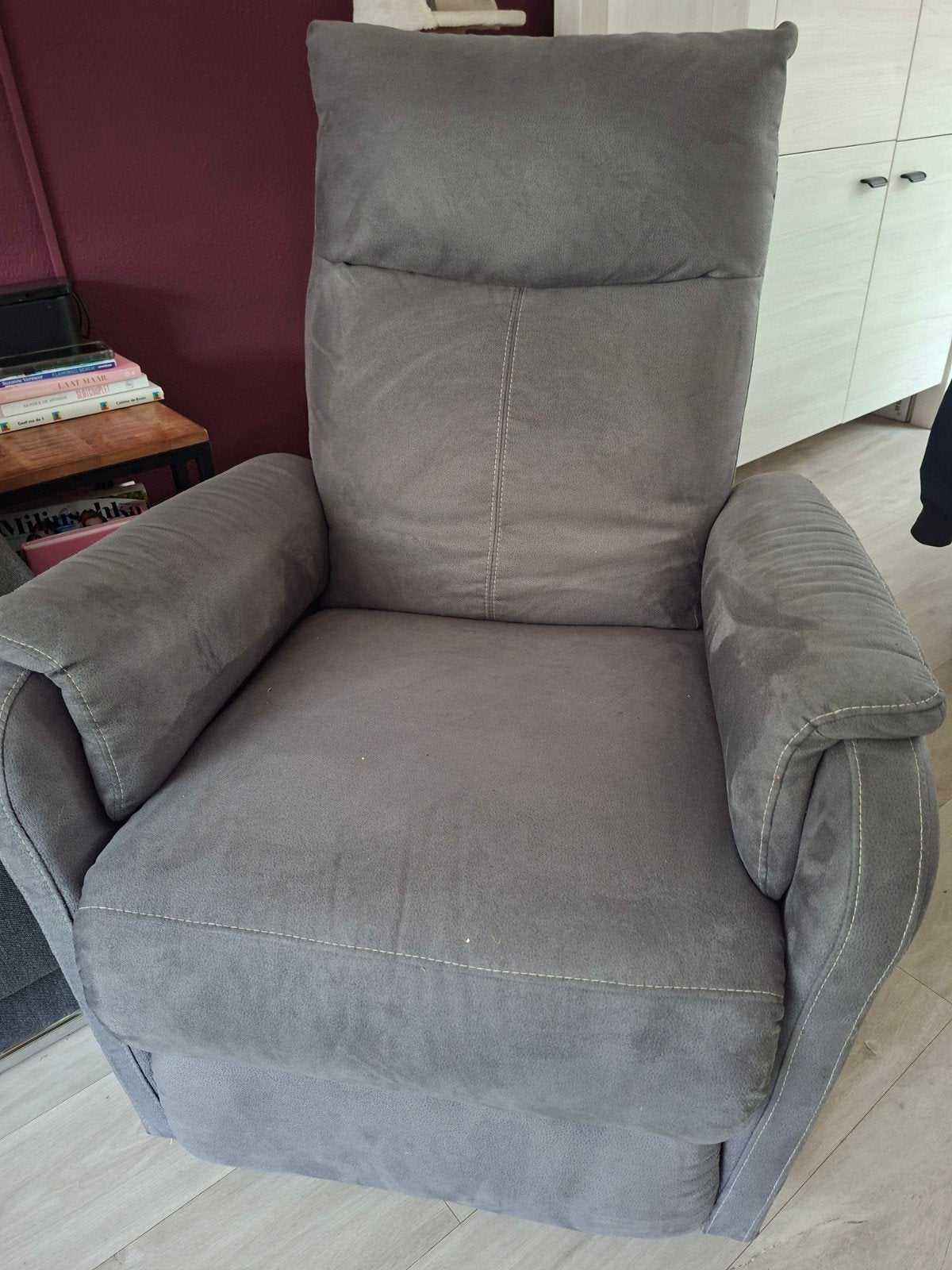 Relaxstoel elektrisch grijs, Ophalen, Zo goed als nieuw, 75 tot 100 cm, 50 tot 75 cm