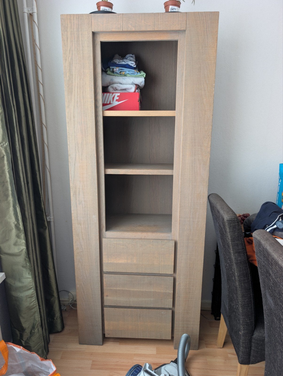 Zeer mooie robuuste houten kast massief, Ophalen, Zo goed als nieuw, 25 tot 50 cm