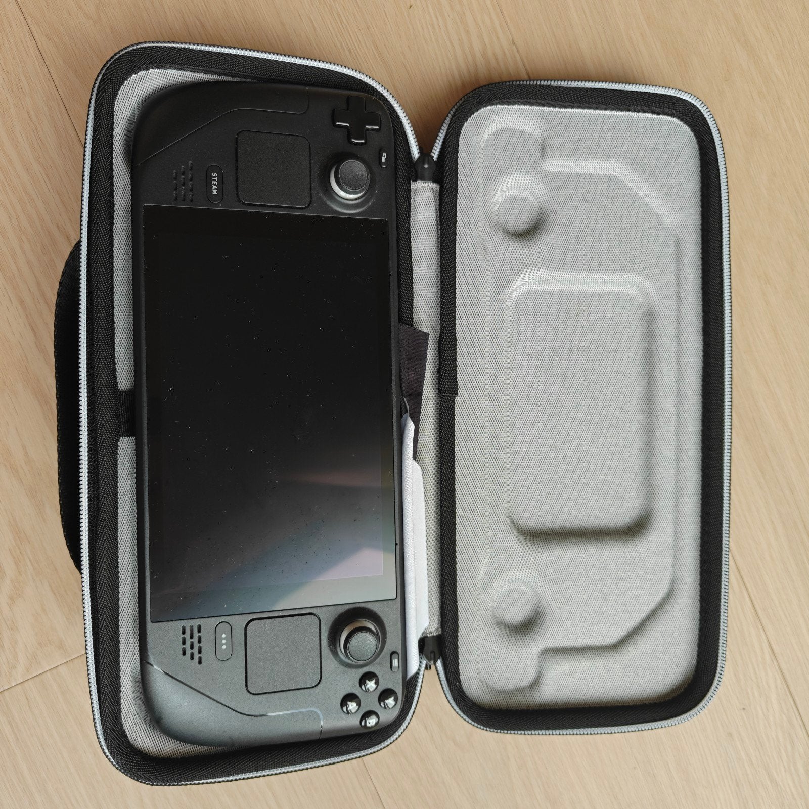 Foto 5 van Steam Deck 512GB (LCD) met hoes en accessoires