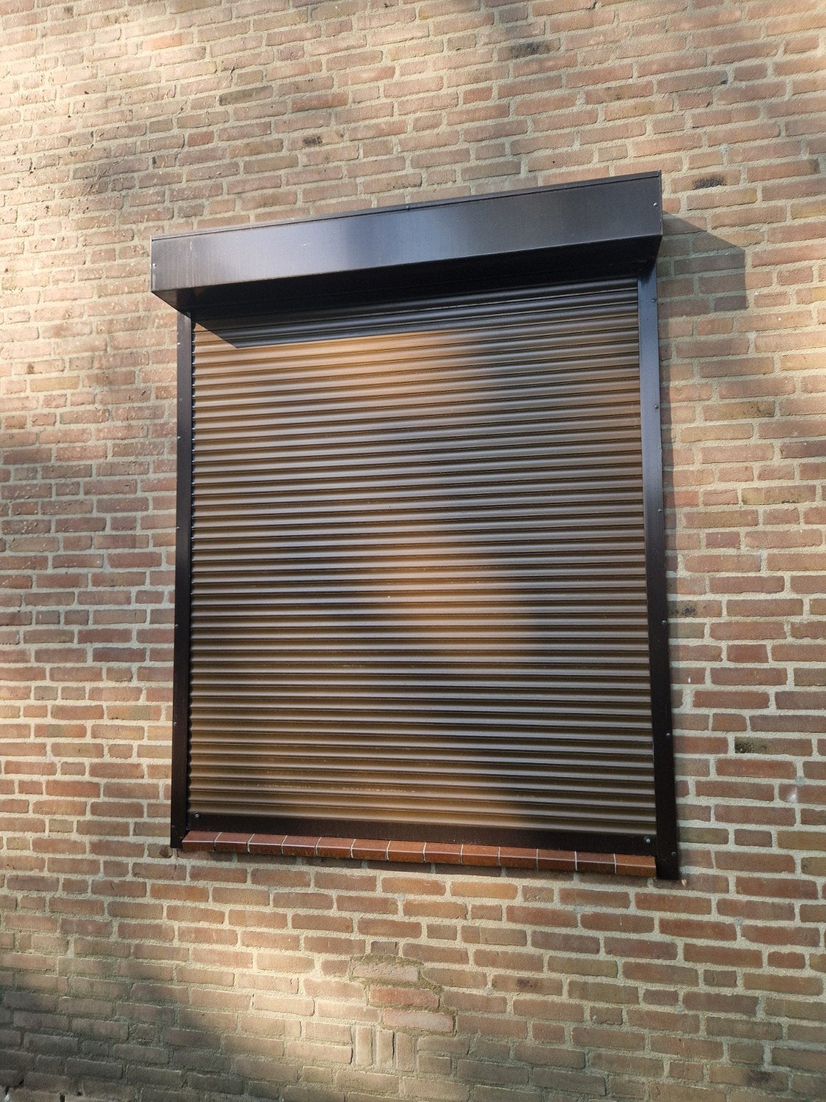 Rolluik bruin, Doe-het-zelf en Verbouw, Rolluiken, Ophalen, 100 tot 150 cm, Bruin, Zo goed als nieuw