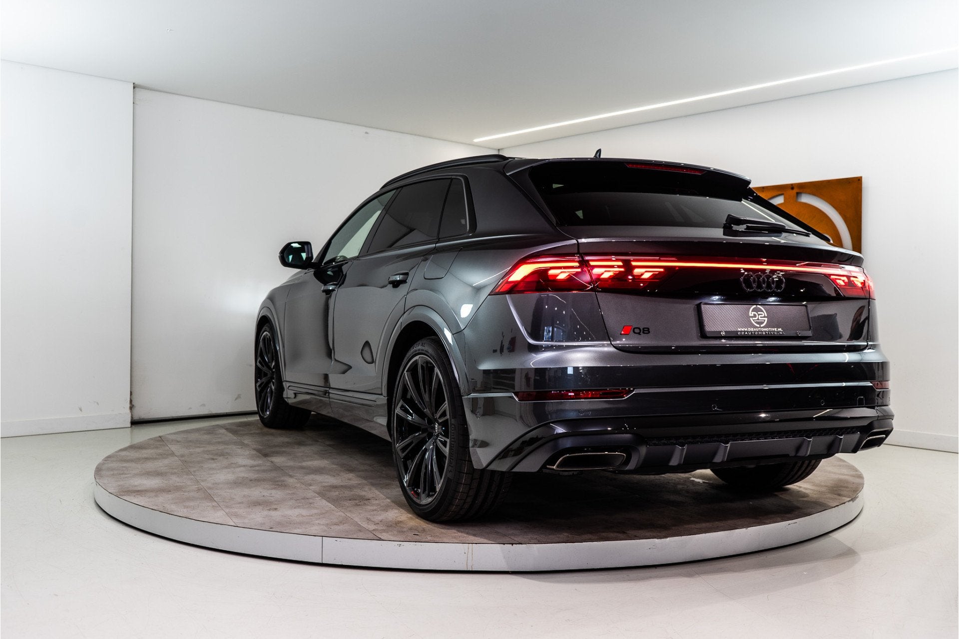 Audi Q8 60 TFSI E Quattro S-Edition Competition 490PK FACELI, Automaat, 77 km/l, Gebruikt, Zwart