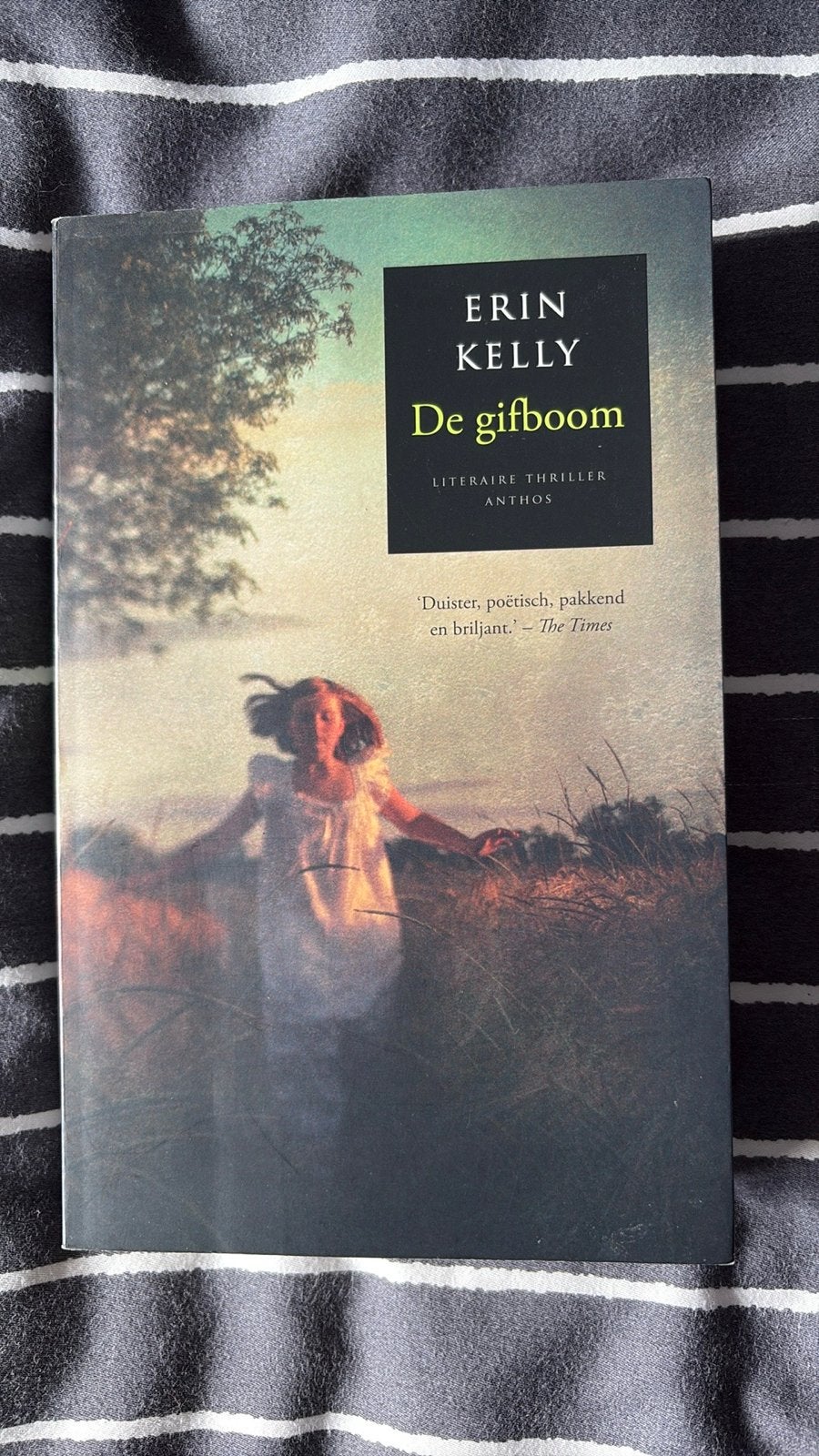 De Gifboom - Erin Kelly (Literaire thriller), Ophalen of Verzenden, Zo goed als nieuw, Europa overig