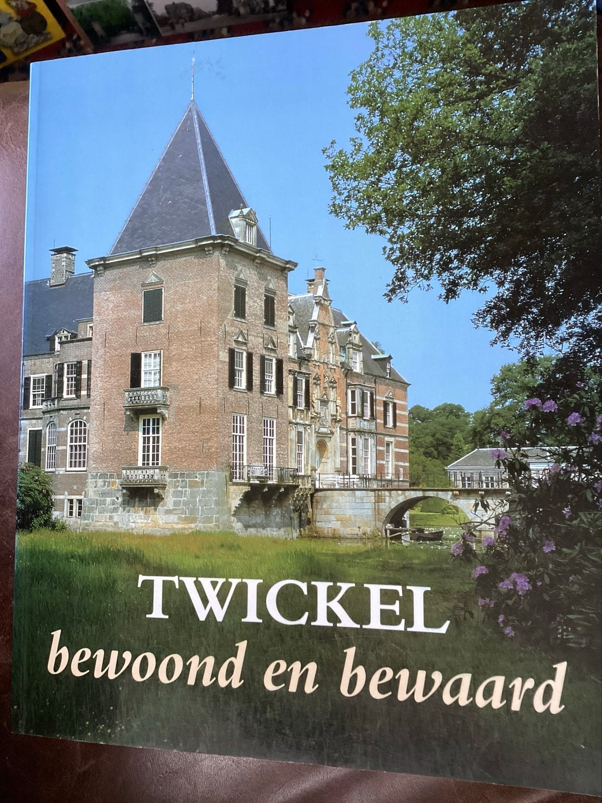 Boek Twickel: Bewoond en Bewaard 1133-1975, Boeken, Ophalen of Verzenden, 20e eeuw of later, Gelezen