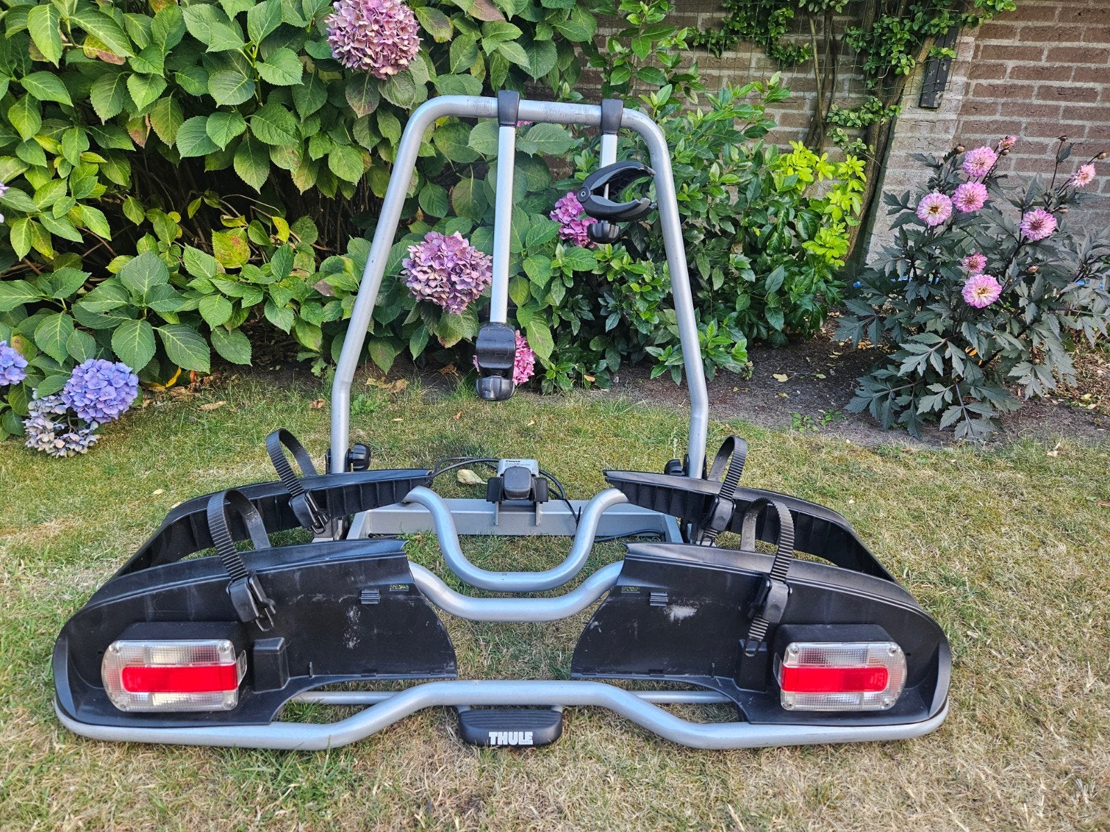 EP916 van Thule | fietsendrager voor 2 E-bikes, Auto diversen, Fietsendragers, Ophalen, Zo goed als nieuw, Trekhaakdrager