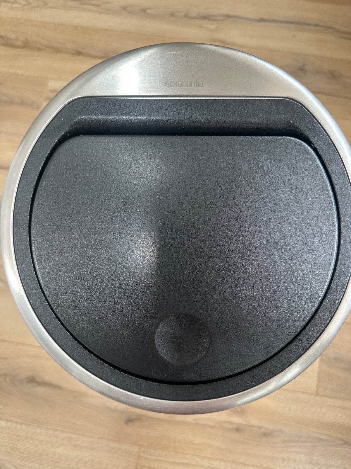 Brabantia prullenbak touch, Ophalen, 50 – 75, Metaal, 20 tot 30 liter
