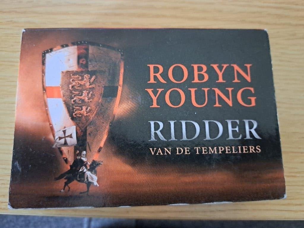 2 dwarliggers Robin Young (93) en Steve Berry (54), Gelezen, Europa overig, Ophalen of Verzenden, Robyn Young en Steve Berry