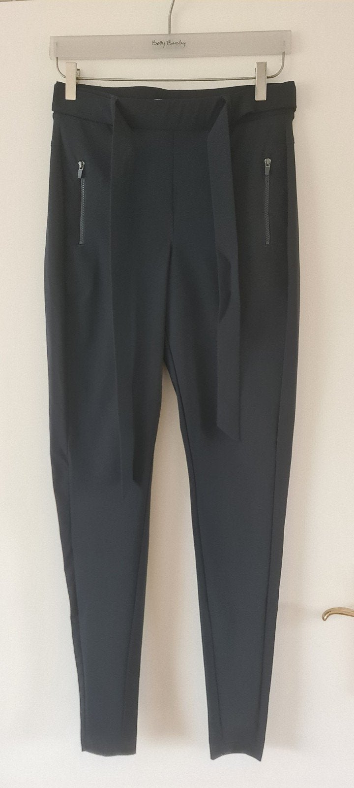 nieuwe stairdown trousers XS 34 navy Studio Anneloes travel, Kleding | Dames, Studio Anneloes, Blauw, Nieuw, Ophalen of Verzenden