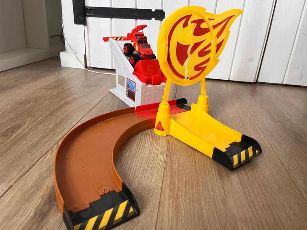 Blaze racebaan!, Racebaan, Zelf te bouwen, Zo goed als nieuw, Handmatig