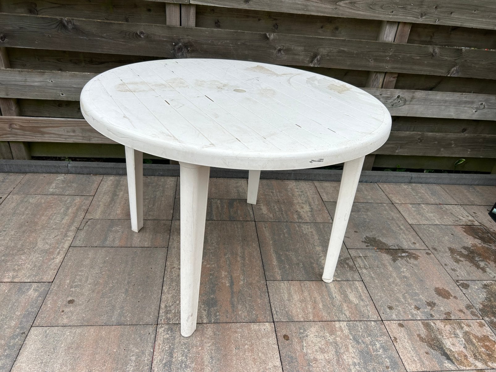 Tuintafel, Tuin en Terras, Tuintafels, Ophalen, Zo goed als nieuw, Rond, Kunststof