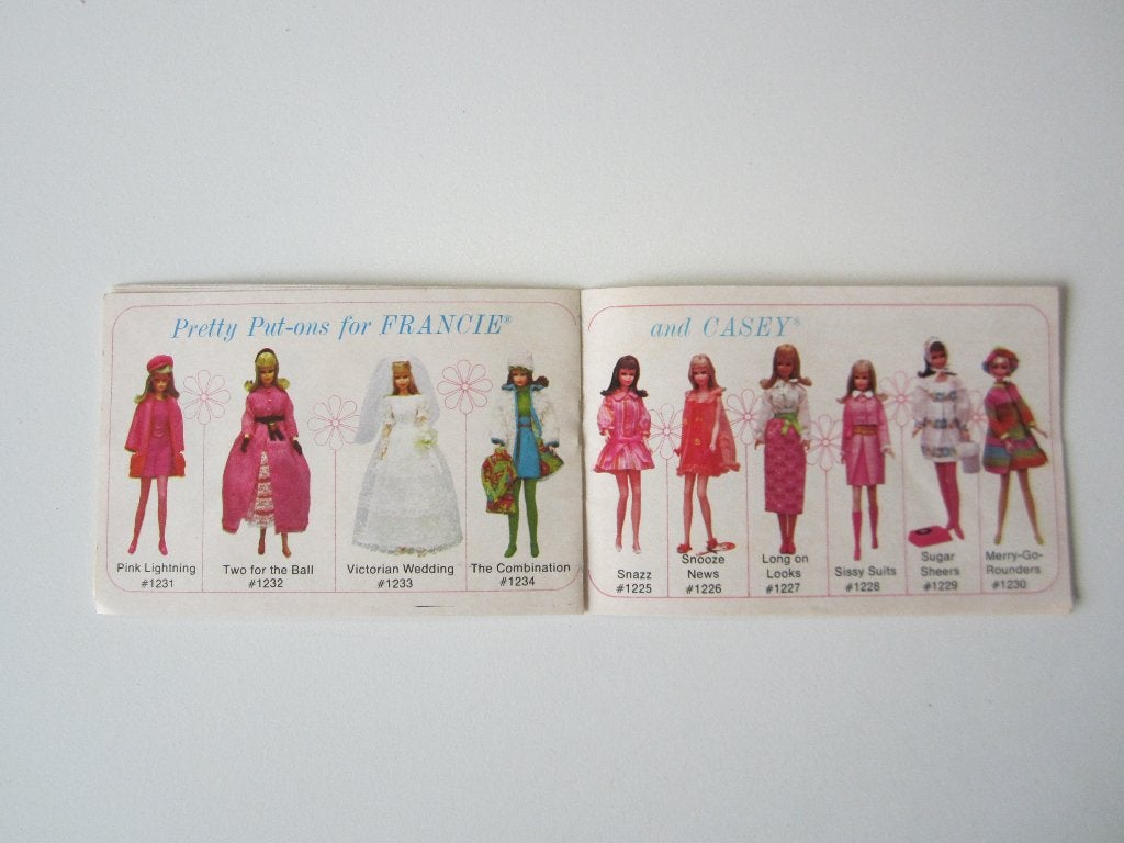 Vintage Barbie boekjes, Ophalen of Verzenden, Gebruikt, Kleertjes