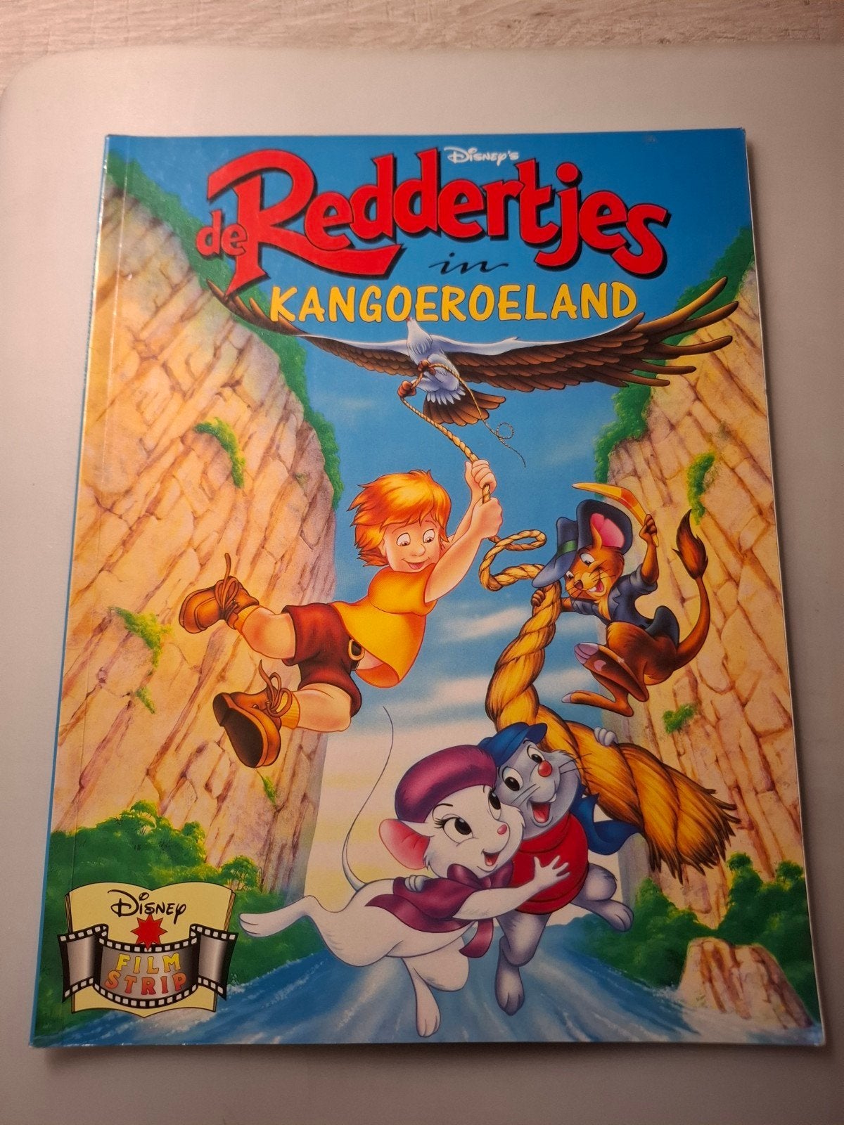 Disney's De Reddertjes in Kangoeroeland - Filmstrip Boek, Gelezen, Eén stripboek, Ophalen of Verzenden, Walt Disney Company