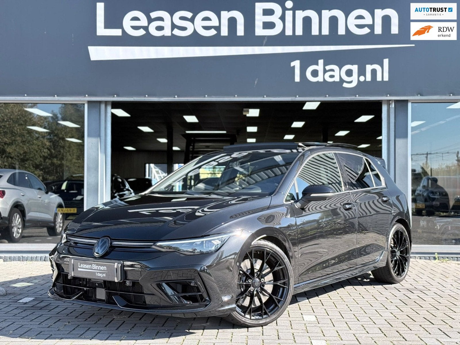 Volkswagen Golf 2.0 TSI 4Motion R DRIFT|PANO|360|DASHCAM|SFE, Automaat, Dealer onderhouden, Gebruikt, Zwart