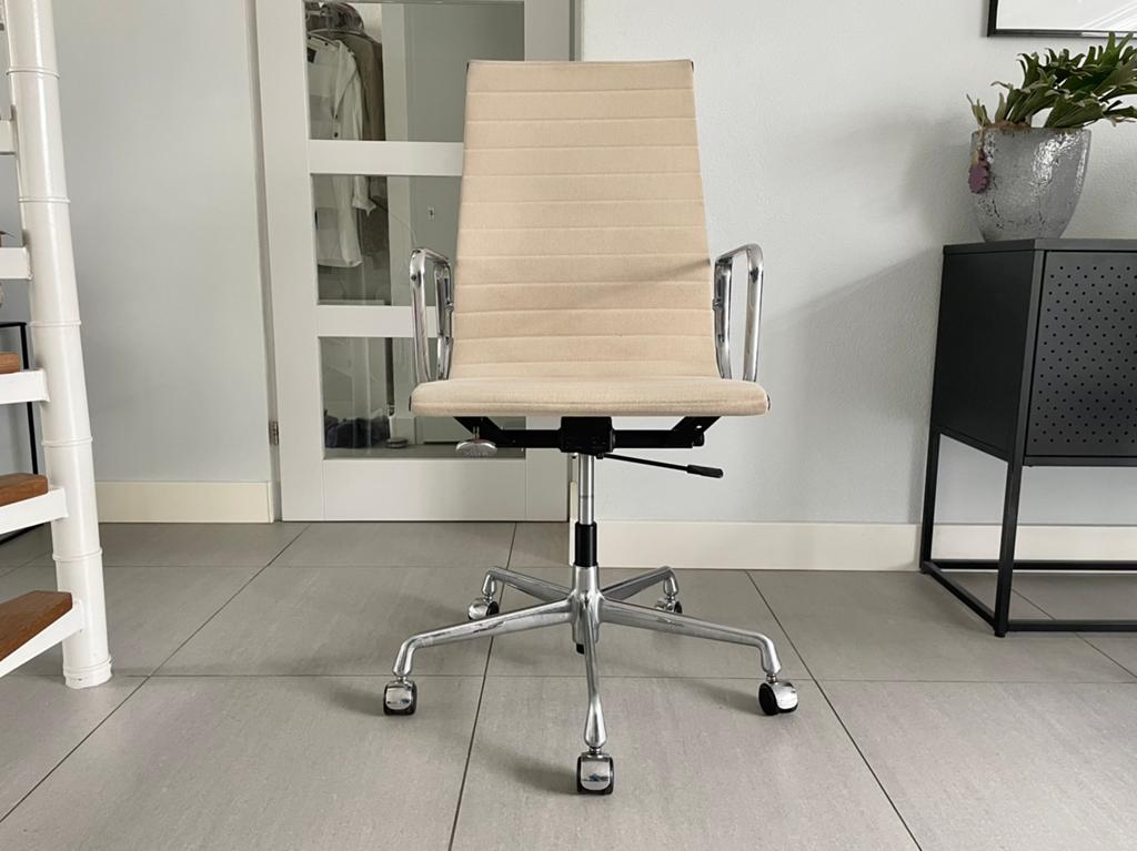Vitra Eames ea119 bureaustoel hopsak ivory / chroom, Vitra, Zwart, Ophalen of Verzenden, Zo goed als nieuw
