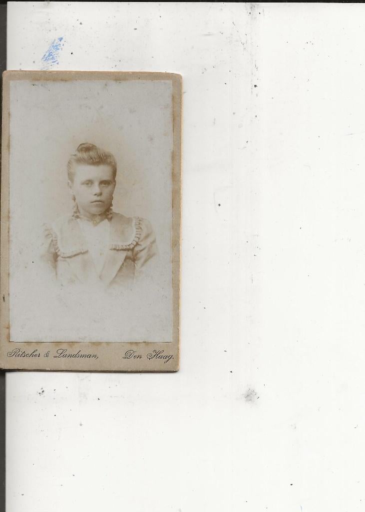 CdV Jonge vrouw met oorbellen Ritcher & Landsman, Ophalen of Verzenden, Voor 1920, Ongelopen, Zuid-Holland