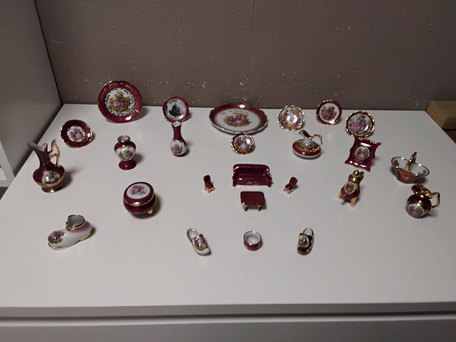 Miniatuur porseleinen servies en meubeltjes set, Ophalen
