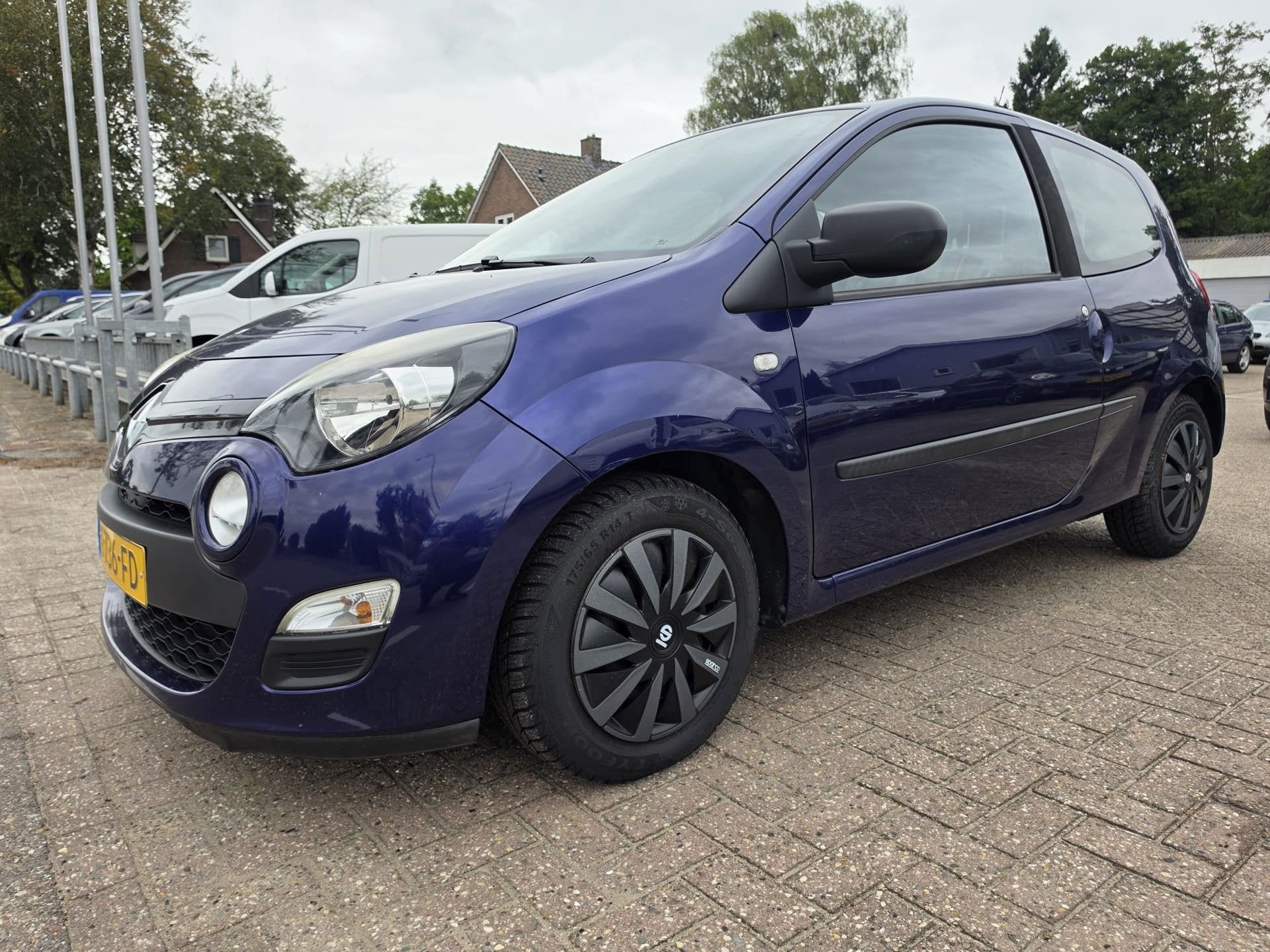 Renault Twingo 1.2 16V Acces, Auto's, Gebruikt, Zwart, 4 stoelen, Bedrijf