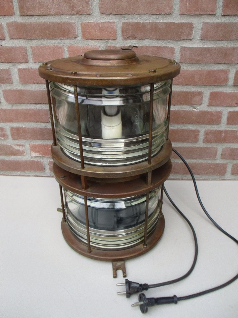 Grote scheepslamp, toplicht Industria Rotterdam., Ophalen