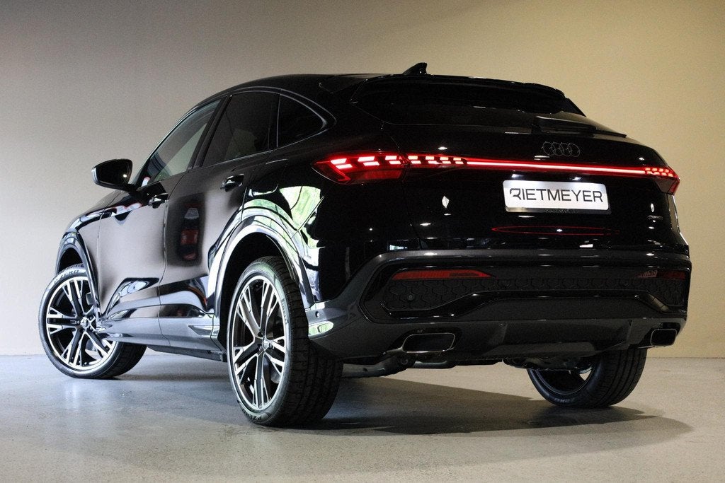 Audi Q5 Sportback quattro S edition Competition 367 pk |Pano, Auto's, Audi, Automaat, 12 maanden, Stof, Gebruikt