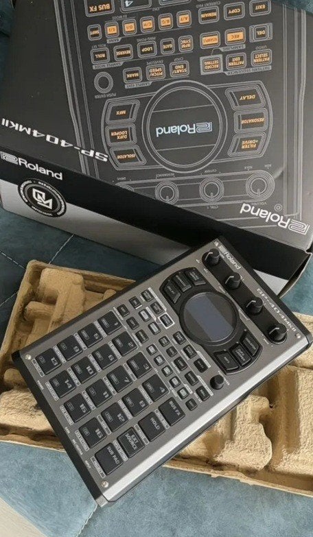 Roland sp 404 mkII, Muziek en Instrumenten, Samplers, Ophalen of Verzenden, Zo goed als nieuw
