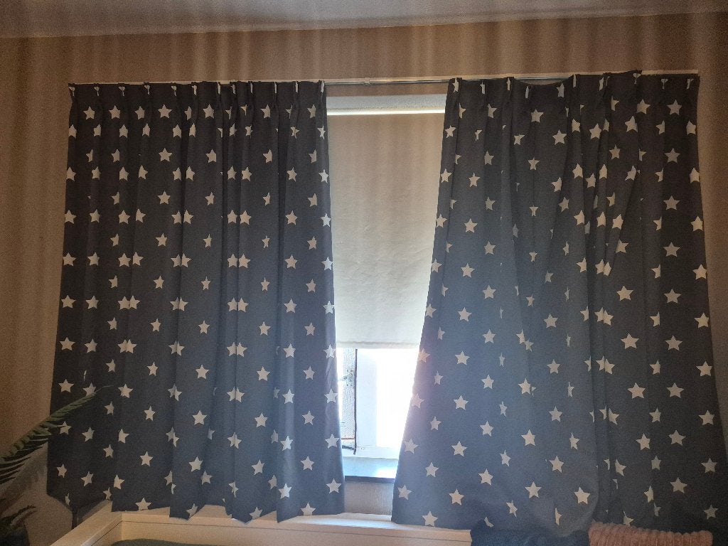 HEMA gordijnen 220x153 cm grijs met witte sterren, Overige merken, 153 cm, 220 cm, Ophalen of Verzenden