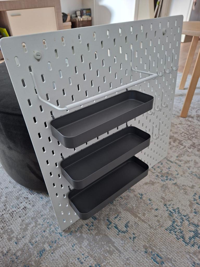 IKEA Skadis pegboard met accessoires - Zo goed als nieuw, Ophalen, Zo goed als nieuw, Wit