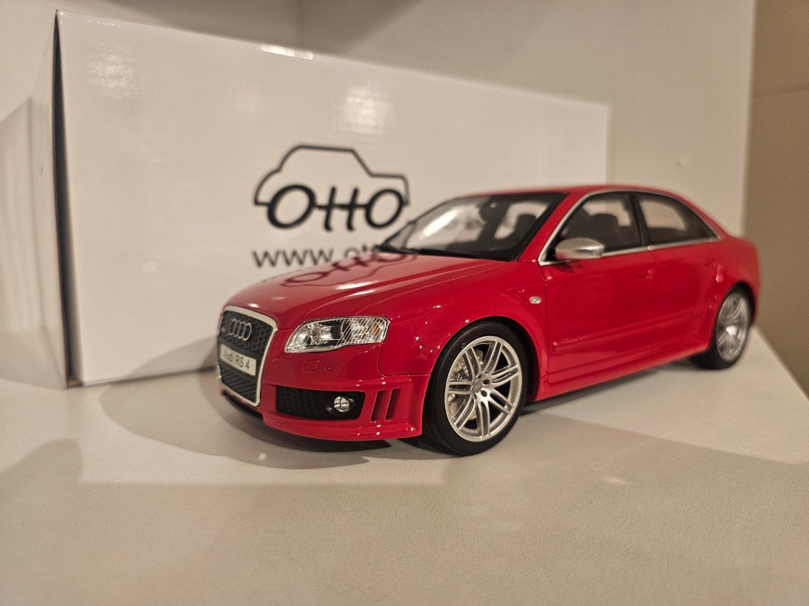 OttOMobile OT400 Audi RS4 B7 Sedan Rood 1:18, Ophalen of Verzenden, Zo goed als nieuw, Auto, OttOMobile