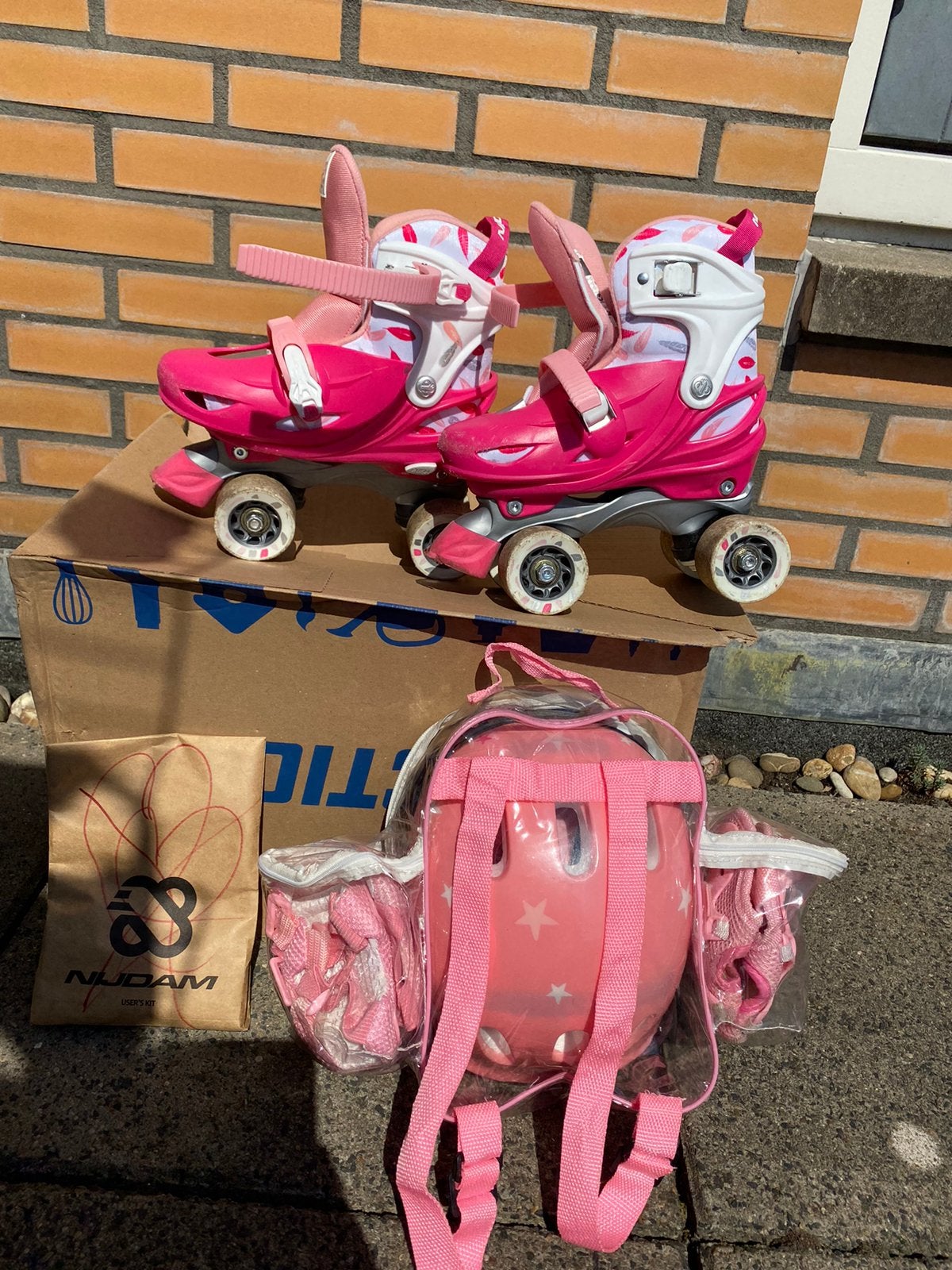 Roze rolschaatsen met roze bechermset, Ophalen, Zo goed als nieuw