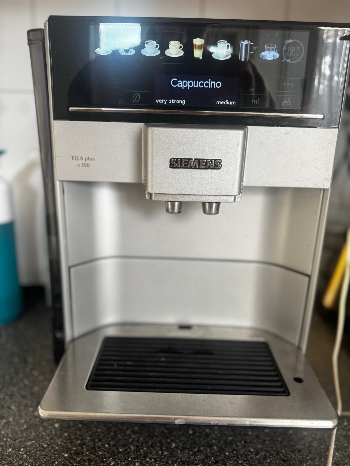 Siemens EQ.6 Plus S300 Volautomatische Koffiemachine, Ophalen, Afneembaar waterreservoir, Gebruikt, Koffiemachine