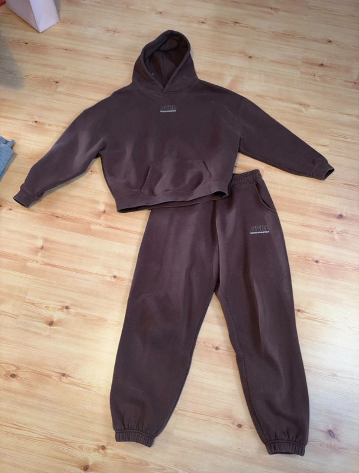 AYBL joggingpak voor dames, bruin in goede staat, Ophalen of Verzenden, Zo goed als nieuw, Maat 38/40 (M), Bruin