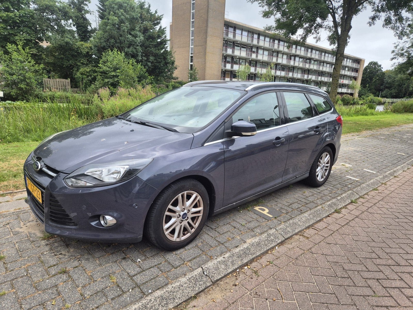 Ford Focus 1.0 Ecoboost 92KW Wagon 2014 Grijs, Auto's, Ford, 125 pk, Origineel Nederlands, Handgeschakeld, 1216 kg