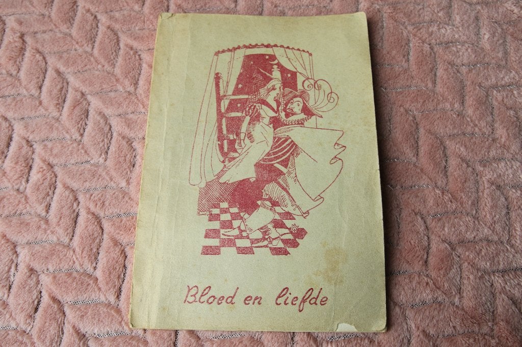Bloed en liefde  Godfried Bomans, Ophalen of Verzenden, Gelezen, Cabaret