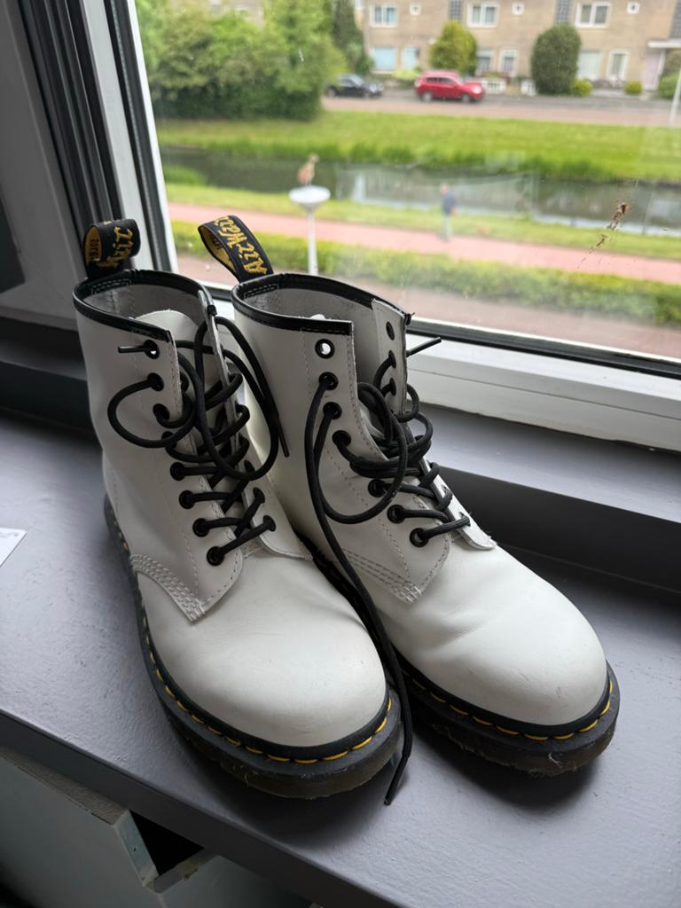 Dr. Martens witte laarzen Maat 39, Ophalen of Verzenden, Gedragen, Wit, Lage of Enkellaarzen