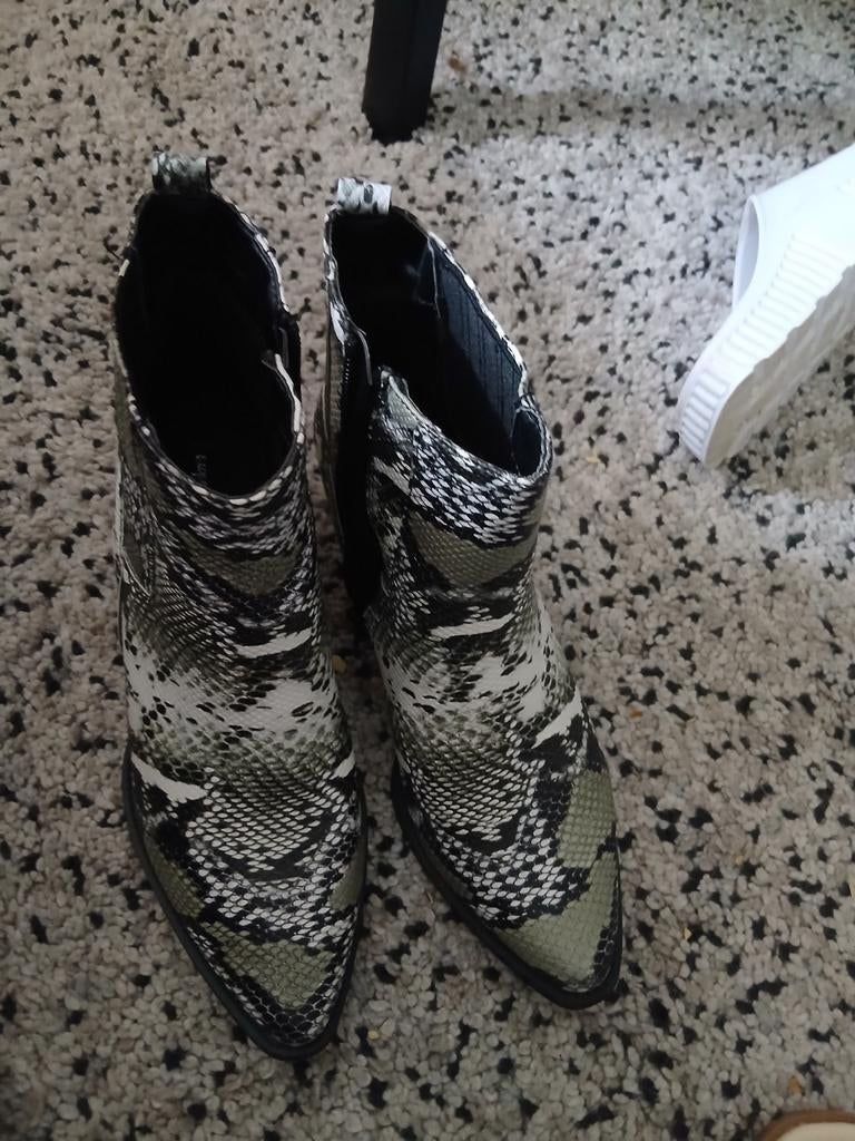 Trendy Slangenprint Enkellaarsjes, Kleding | Dames, Schoenen, Lage of Enkellaarzen, Ophalen of Verzenden, Onbekend, Gedragen