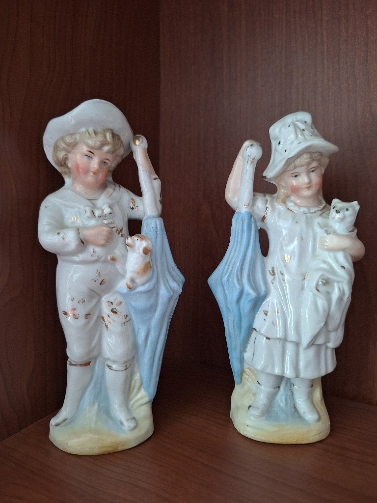Antieke porseleinen beeldjes: jongen en meisje met paraplu, Ophalen