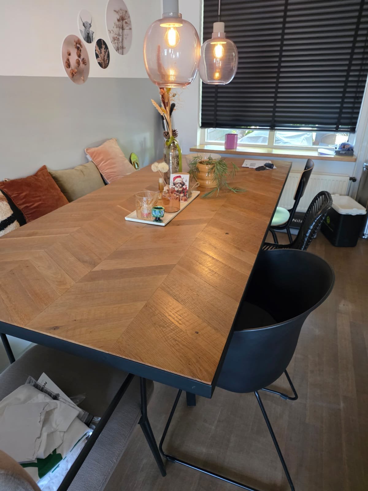 Eetkamertafel visgraat hout met metalen onderstel zwart, 200 cm of meer, 50 tot 100 cm, Zo goed als nieuw, Vijf personen of meer